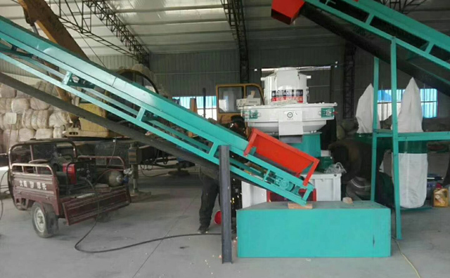 玉米秸稈顆粒機(jī)生產(chǎn)線客戶使用現(xiàn)場