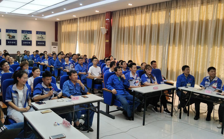 6支代表隊(duì)踴躍回答問題 6支代表隊(duì)踴躍回答問題