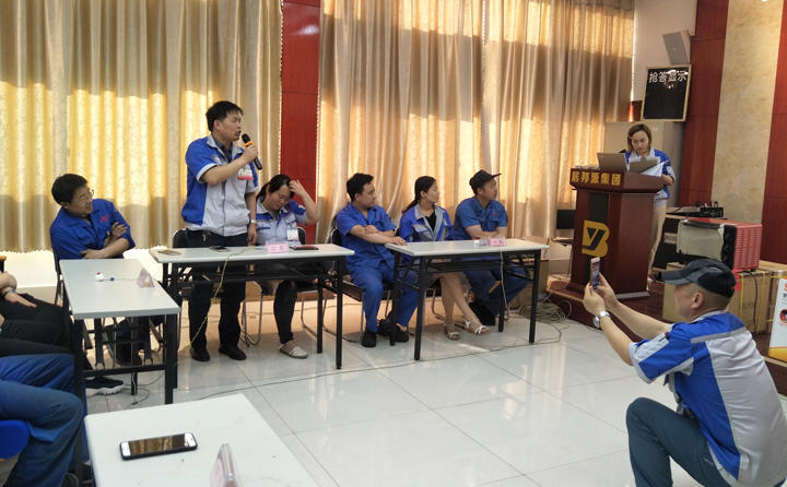 6支代表隊(duì)踴躍回答問題 6支代表隊(duì)踴躍回答問題