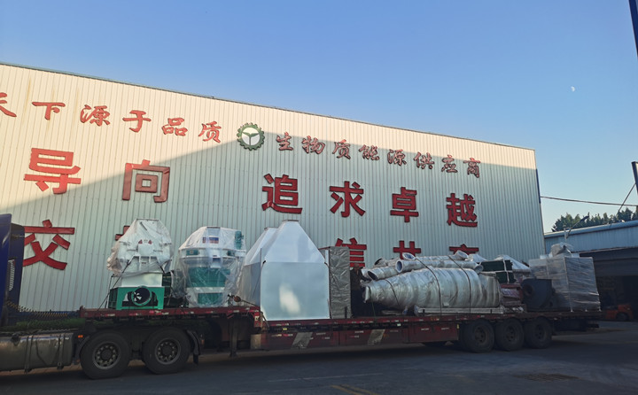 秸稈制粒機裝車現(xiàn)場