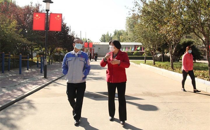 金格瑞景董詢問院長老人情況