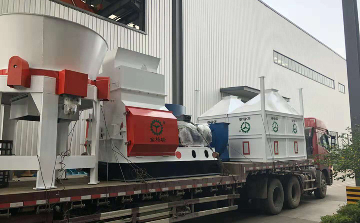 旋切機(jī)裝車(chē)完成 旋切機(jī)裝車(chē)完成