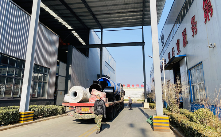 顆粒機(jī)生產(chǎn)線烘干筒裝車中 顆粒機(jī)生產(chǎn)線烘干筒裝車中