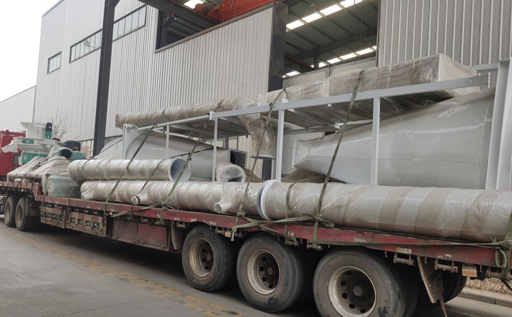 河北客戶訂購(gòu)的一套秸稈顆粒機(jī)生產(chǎn)線正在裝車發(fā)貨 河北客戶訂購(gòu)的一套秸稈顆粒機(jī)生產(chǎn)線正在裝車發(fā)貨