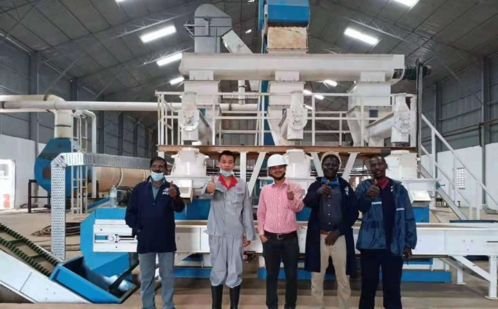 烏干達(dá)秸稈顆粒機(jī)調(diào)試成功 烏干達(dá)秸稈顆粒機(jī)調(diào)試成功