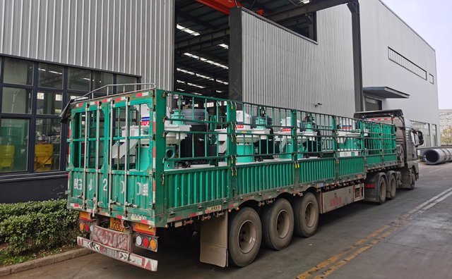 年產(chǎn)20萬噸稻殼顆粒機生產(chǎn)線設(shè)備發(fā)往黑龍江現(xiàn)場